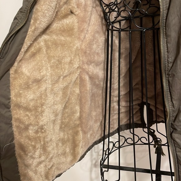 Womens ROYALTY FOR ME Military Green Jacket Faux Fur Womens sz Petite Large NWT - Picture 8 of 16